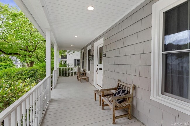 Building Photo - 33 Meadow Pl