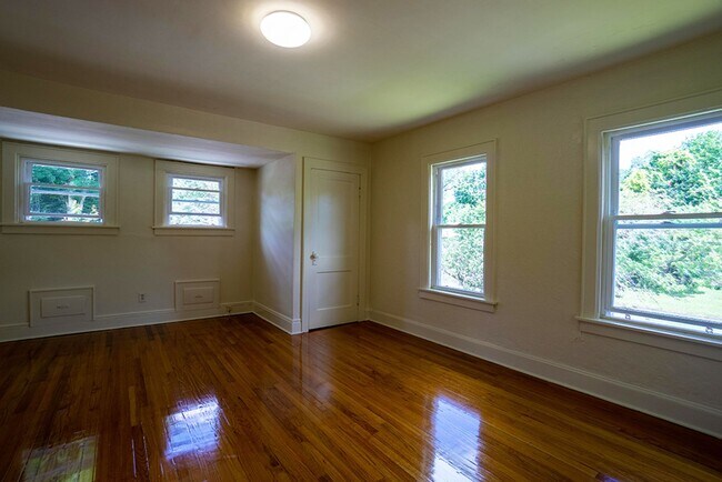 Foto del edificio - 128 Claire Rd