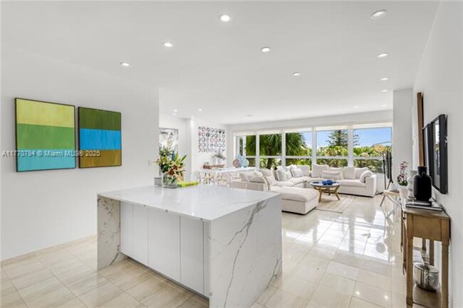 Building Photo - 4925 Collins Ave