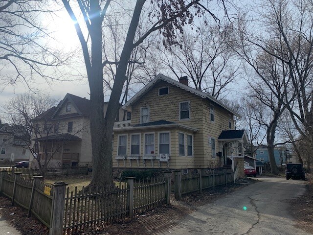 Building Photo - 512 College Ave