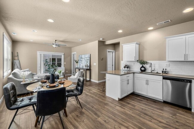 Building Photo - Brand New Stunning 3 Bed/2.5 Bath Townhouse-Old Farm District