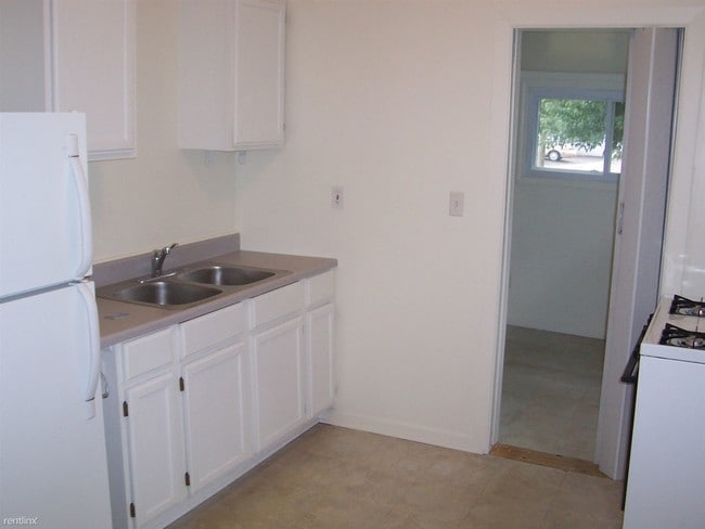 Building Photo - 412 Midland Blvd