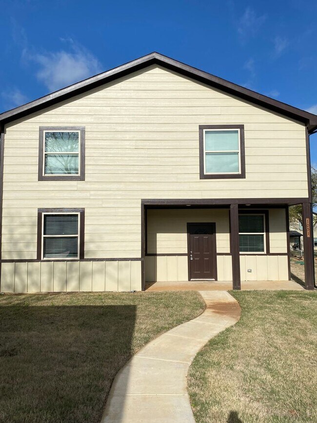Foto del edificio - 1051 Deer Ln