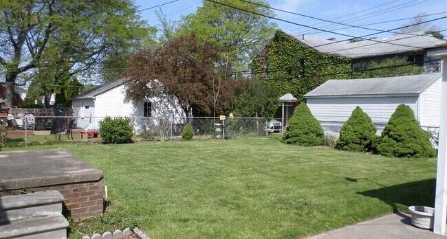 Foto del edificio - 24940 Cherry Hill St