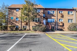 Building Photo - 18 College Dr