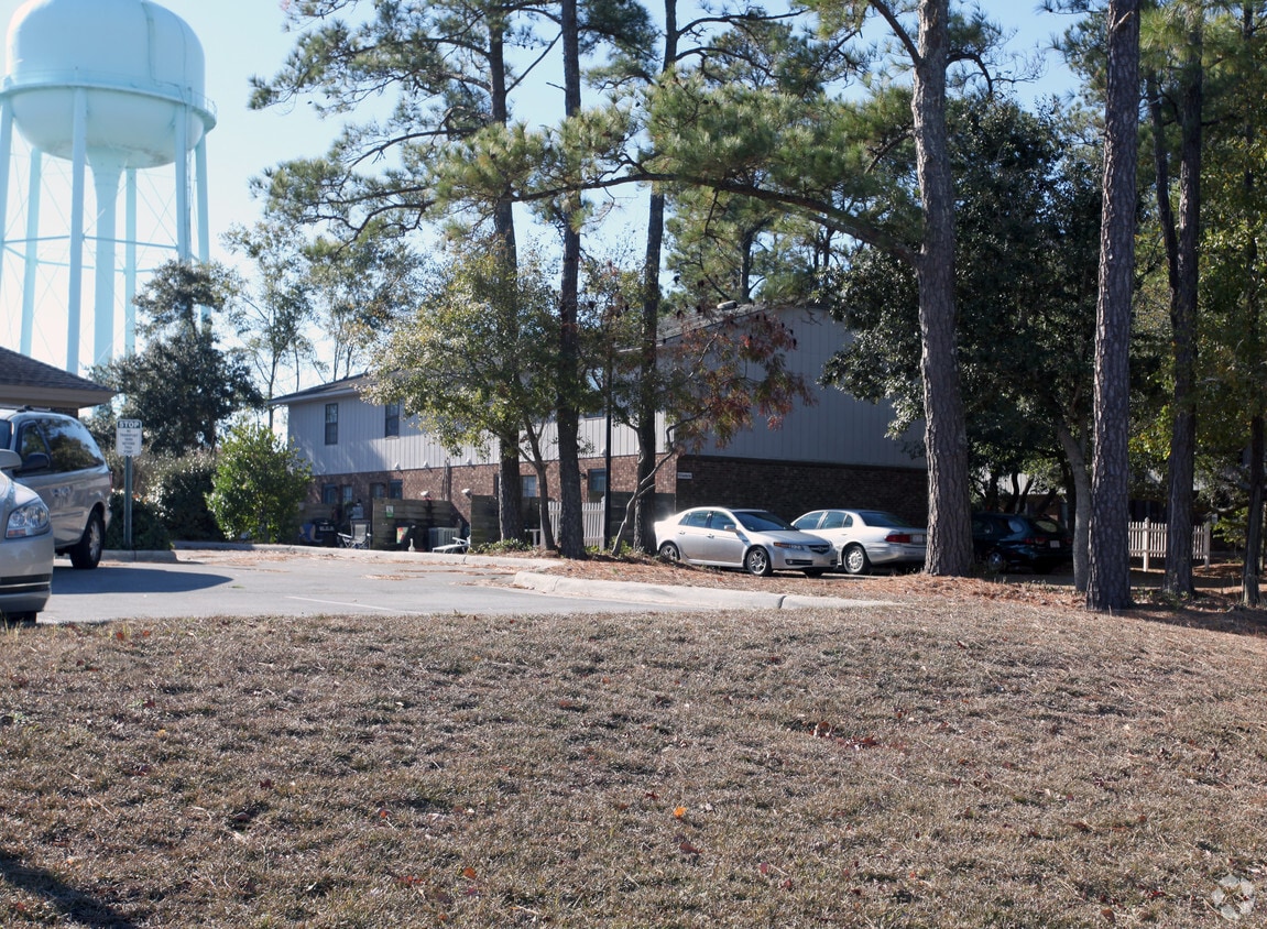 Carteret Oaks Apartments in Morehead City, NC