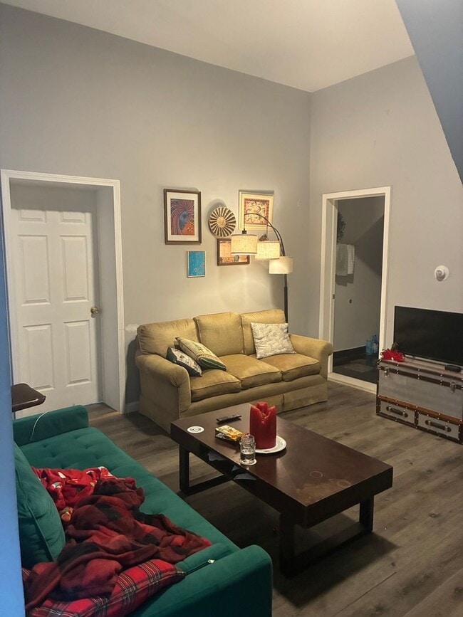 Building Photo - 353 Oakland Ave