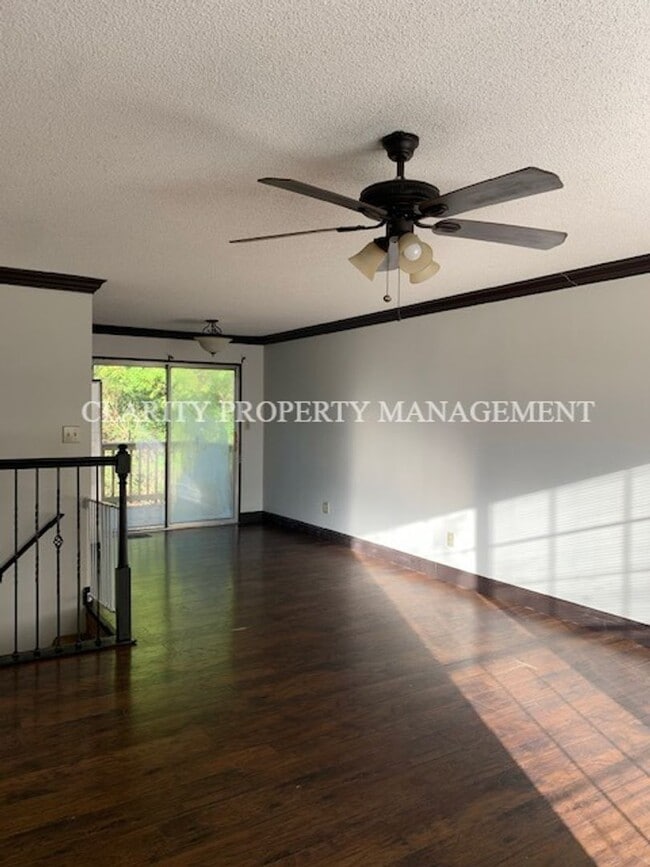 Foto del edificio - 2218 Cloverleaf Cir SE
