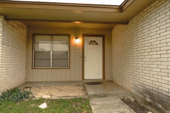 Foto del edificio - 209 Royal Dr