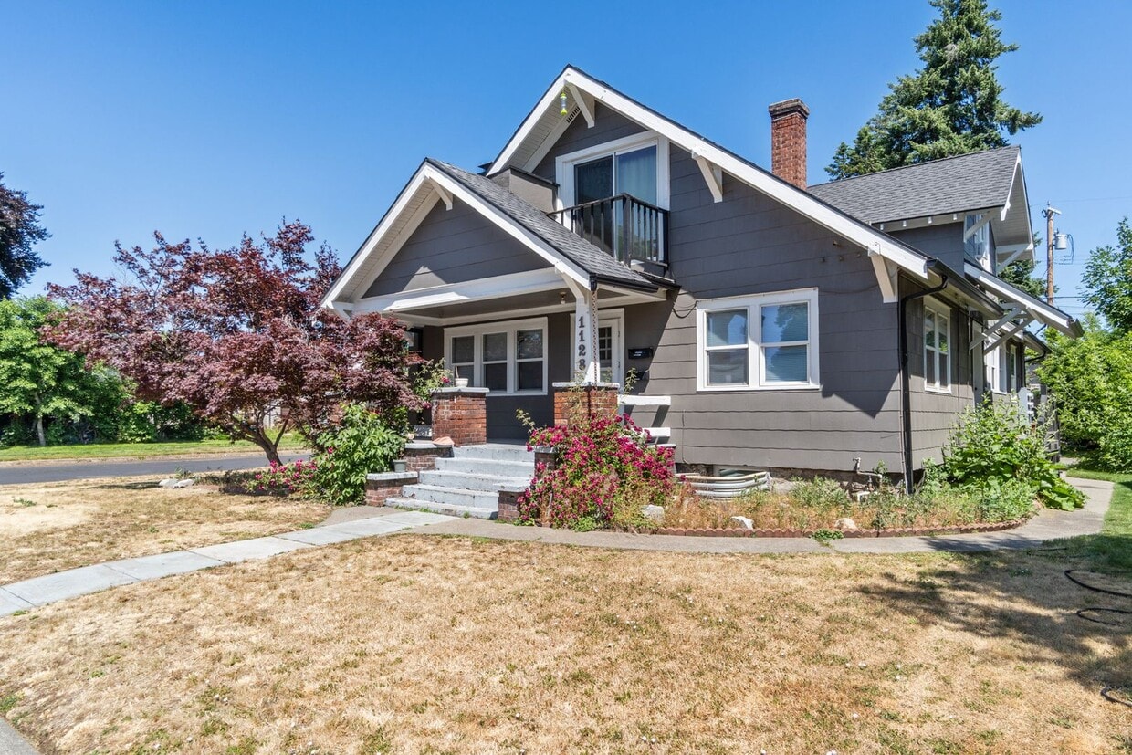 Building Photo - Jackson/Jefferson Triplex