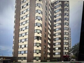 Building Photo - 7337 S South Shore Dr