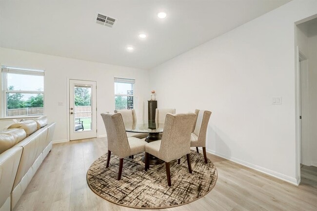 Foto del edificio - 1809 Lorant Ln