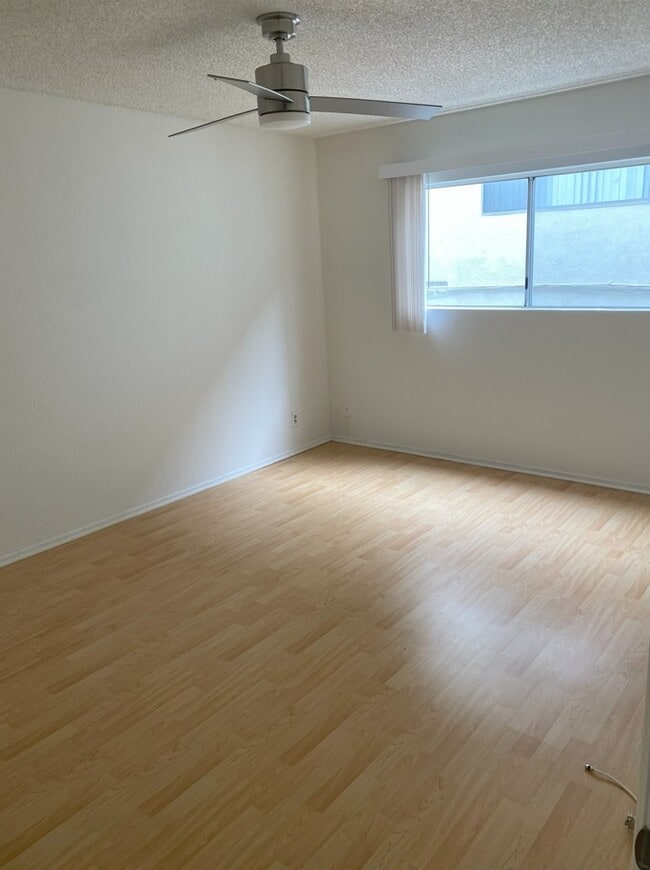 Building Photo - 3725 S Canfield Ave