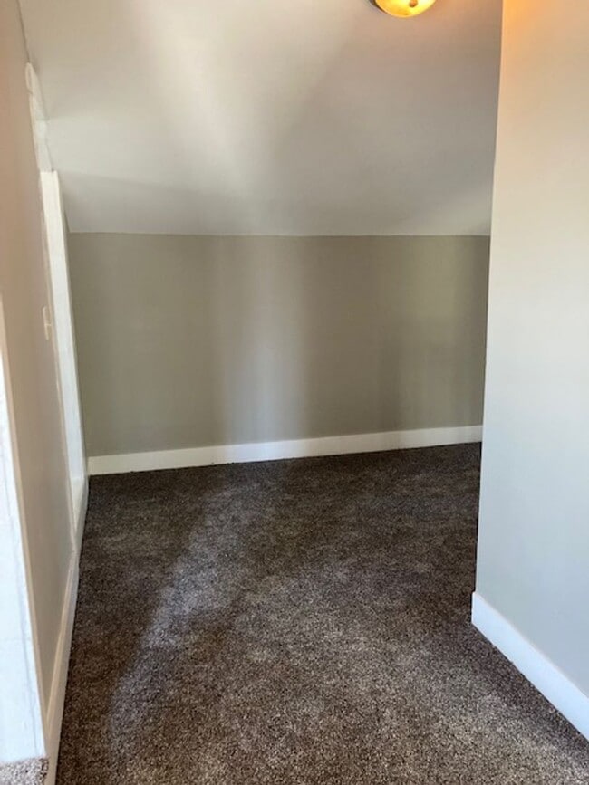 Building Photo - 809 Center St