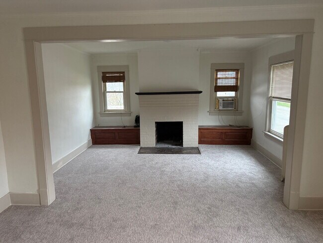 Foto del edificio - For Rent: 2-Bedroom Apartment | Downtown Hastings