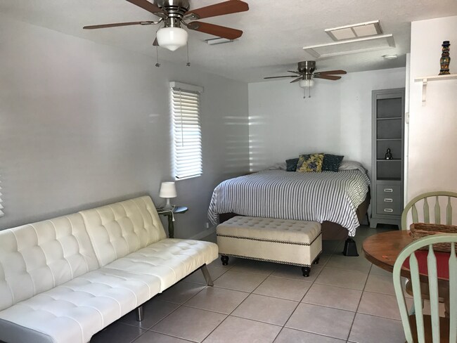 Foto del edificio - 2500 NE Indian River Dr