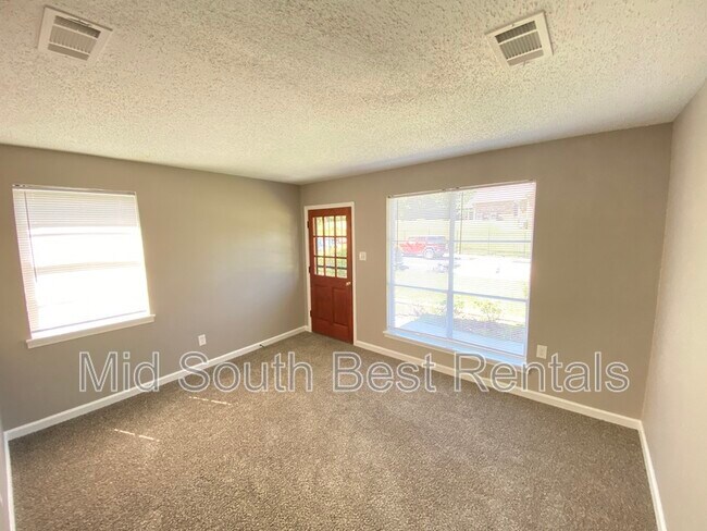 Building Photo - 31 W Gage Ave