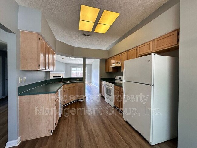 Foto del edificio - 13012 Staffordshire Dr S