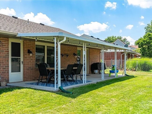 Building Photo - 1221 Warwick Dr