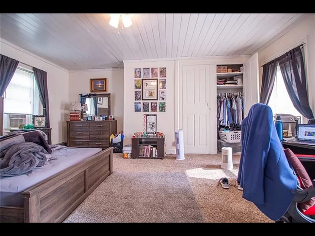 Building Photo - 206 N Main St