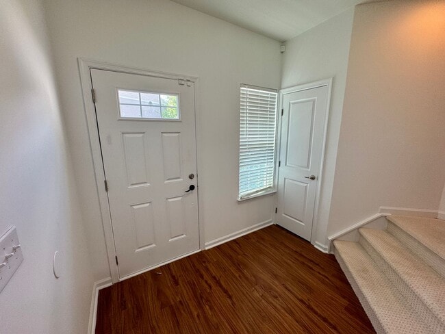 Foto del edificio - 3BR/2.5BA Townhouse in Steele Creek's Stonegrove Neighborhood
