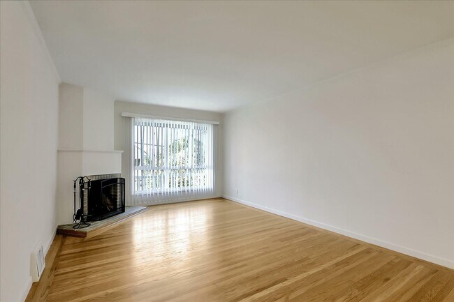 Building Photo - 2122 12th Ave