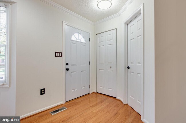 Foto del edificio - 8004 Brightwood Ct