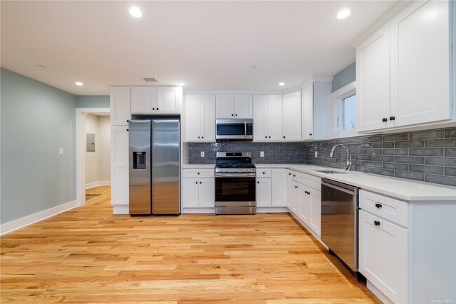 Building Photo - 506 Lakeview Ave