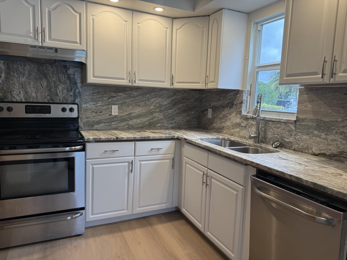 Primary Photo - 509 Plymouth Rd