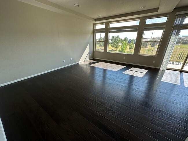 Building Photo - 3 BED 3 BATH WITH STUNNING VIEW OF PIKES P...
