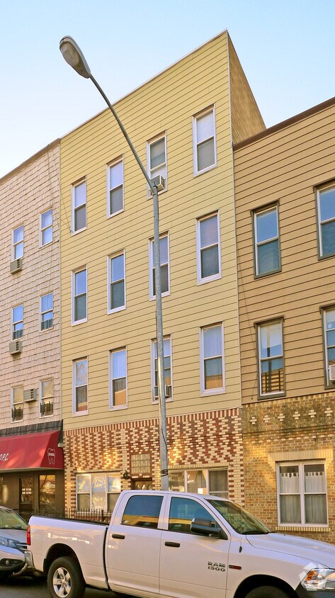 Building Photo - 149 Driggs Ave