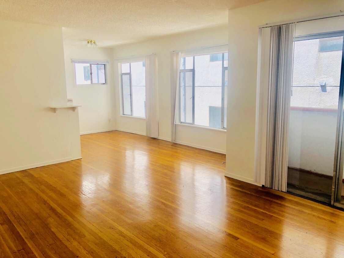 Foto principal - 1516 S Sherbourne Dr