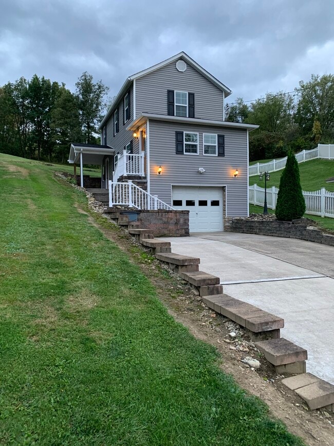 2 bedroom 2 bath home ready to rent in Cecil, Pa ! - 3825 Millers Run Rd