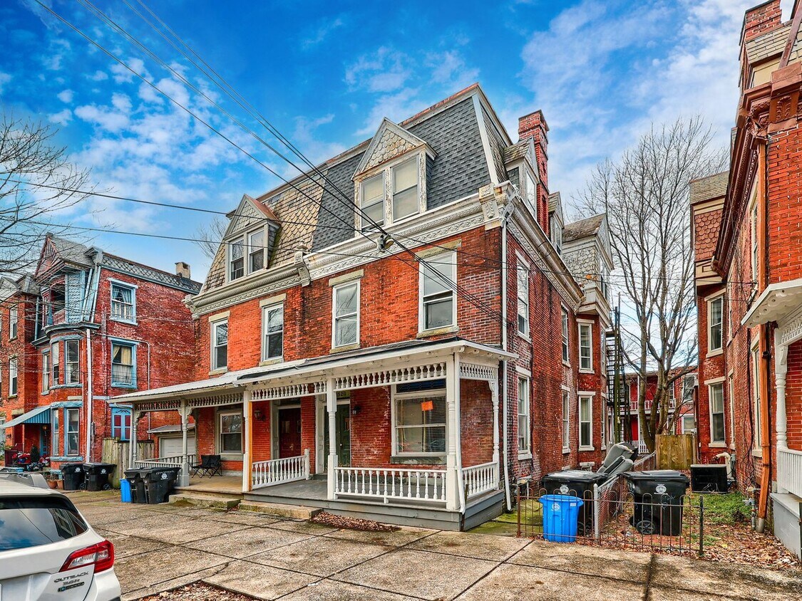 Primary Photo - 1528 Green St