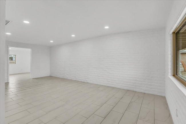 Building Photo - 7651 E Mary Dr