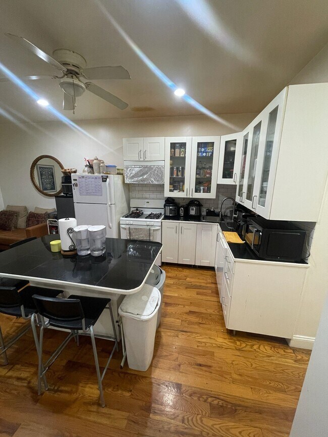 Foto del edificio - 121.5 Cottage St