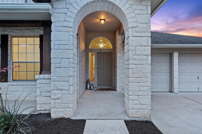Building Photo - 215 Lexington Dr