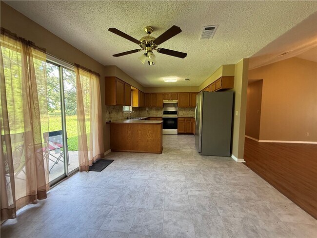 Foto del edificio - 2446 Ridgeway Loop