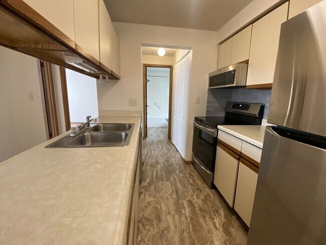 Foto del edificio - $1,095 | 2 Bedroom, 1 Bathroom Apartment | No Pets | Available for an August 1st, 2026 Move In!