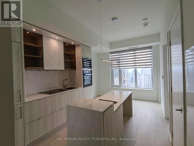 Photo du bâtiment - 11-4711 Yorkville Ave