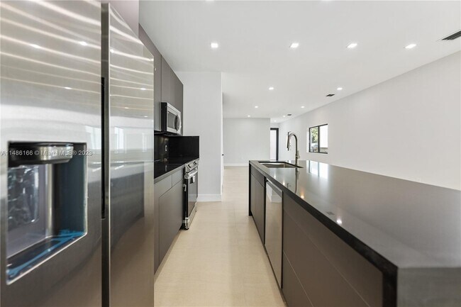 Foto del edificio - 2501 NW 19th Ave