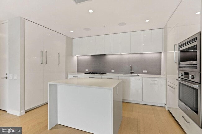 Building Photo - 1111 24th St NW