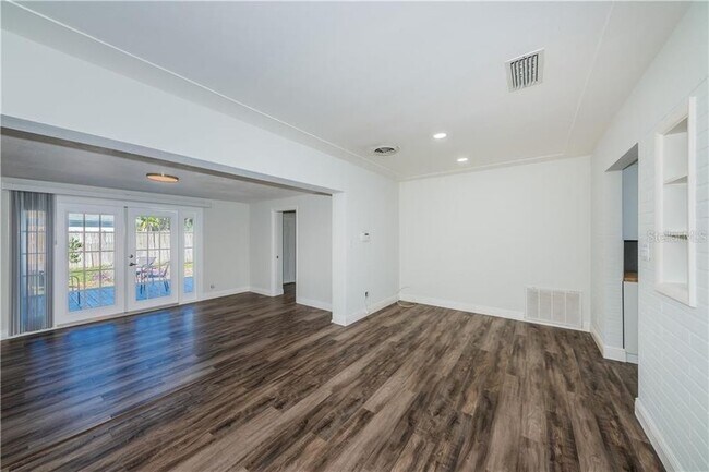 Living - 8201 33rd Ave N