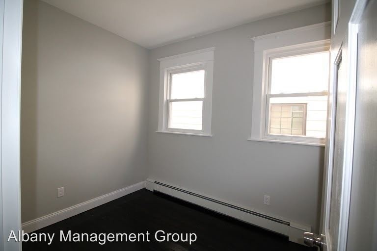 Foto del edificio - 4 br, 1 bath Apartment - 45 S Pine .