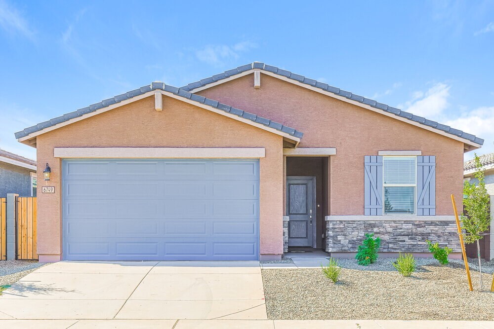 Foto principal - 6749 W Levi Dr