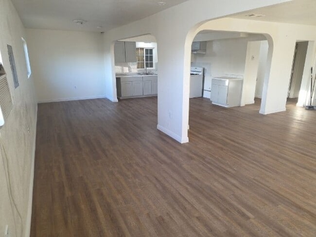 Building Photo - 9217 Beech Ave