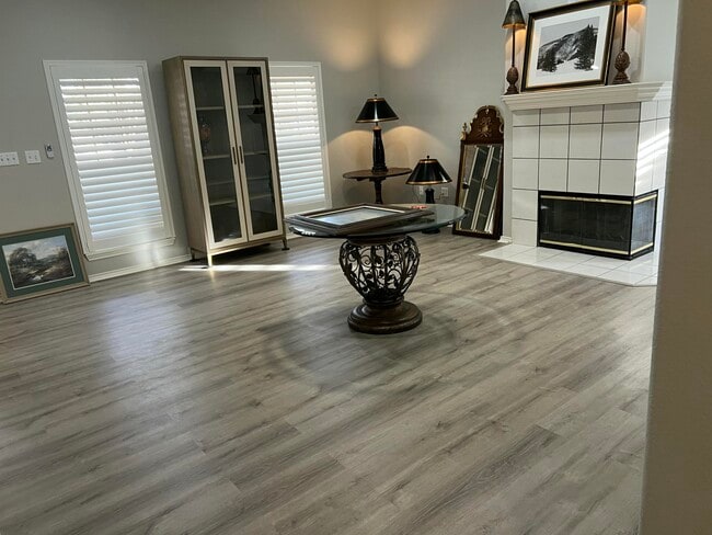 Foto del edificio - 6904 Freeport Ave