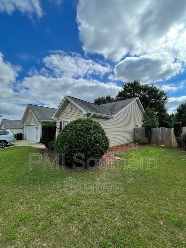 Building Photo - 2 Landing Ln