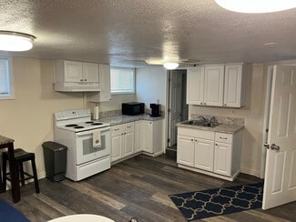 Building Photo - 502 Gladstone St