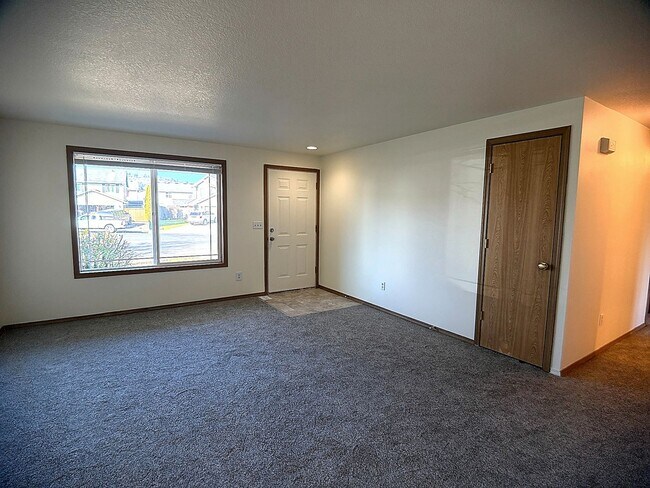 Building Photo - Well Maintained Single Level Home for Lease in Kelso